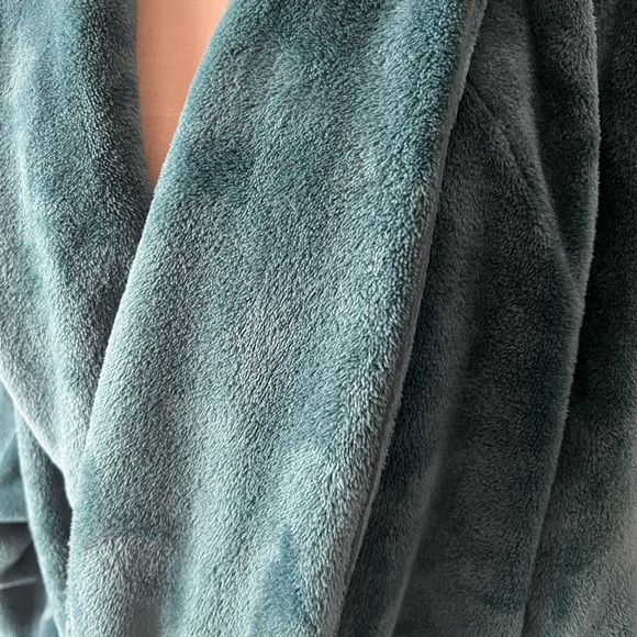 Victoria’s Secret Bling Short Cozy Robe - Picture 3 of 5